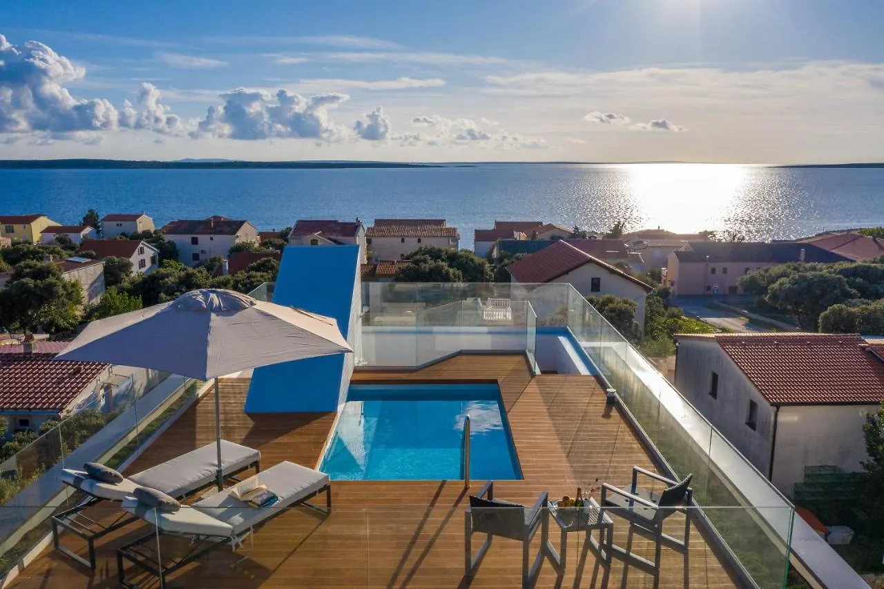 Casa de Férias Bekina, Stylish Rooftop Pool Apartment Mandre