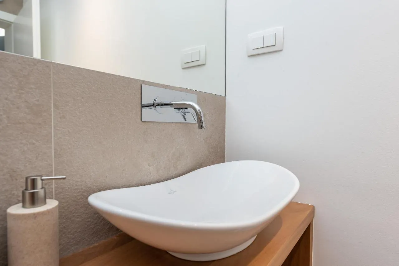 Bekina, Stylish Rooftop Pool Apartment Mandre Croácia